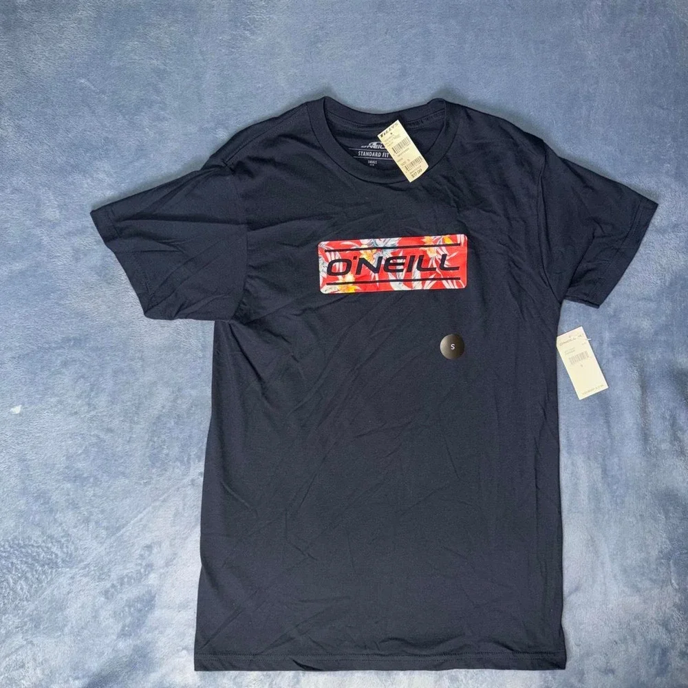 Navy O'Neill T-shirt with red and white graphic